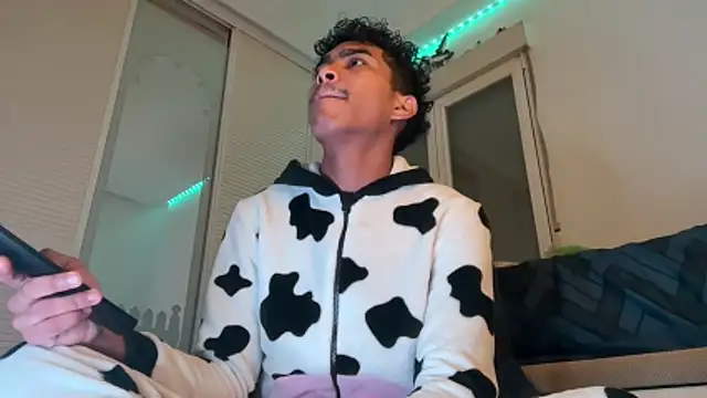 Ryan-hot online show from November 2025 12:31:02 PM