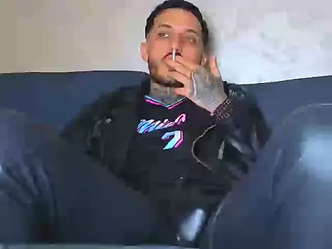 Snapshot of MentoXXL chatting on November 2025 04:38:02 PM MentoXXL online show from November 2025 04:38:02 PM