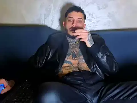 Snapshot of MentoXXL chatting on January 2026 05:40:01 PM MentoXXL online show from January 2026 05:40:01 PM