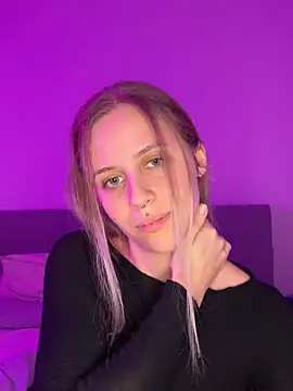 lunawolf21 online show from December 2024 07:29:01 PM