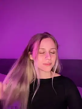 lunawolf21 online show from December 2024 08:16:01 PM