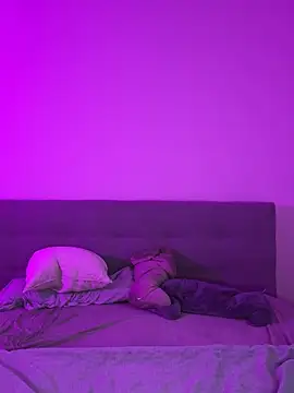 lunawolf21 online show from December 2024 07:18:02 AM