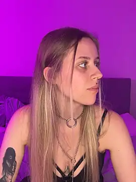 lunawolf21 online show from January 2025 07:50:02 PM