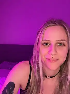 lunawolf21 online show from January 2025 07:10:01 PM