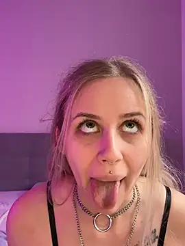 lunawolf21 online show from February 2025 08:33:02 AM