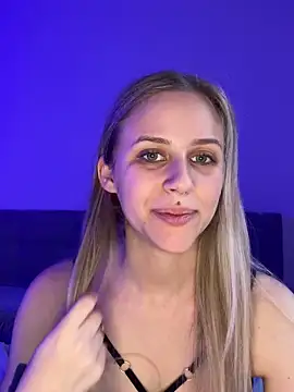 lunawolf21 online show from February 2025 07:17:02 AM