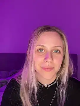 lunawolf21 online show from February 2025 06:33:02 PM