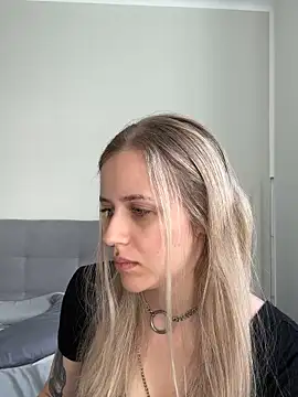 lunawolf21 online show from March 2025 08:02:01 AM