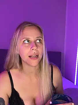 lunawolf21 online show from September 2025 06:26:02 AM