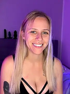 lunawolf21 online show from September 2025 06:38:01 AM