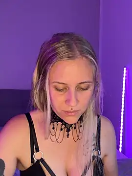 lunawolf21 online show from September 2025 08:52:01 AM