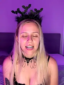 lunawolf21 online show from October 2025 06:45:02 AM