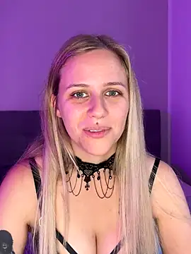 lunawolf21 online show from October 2025 07:30:01 AM