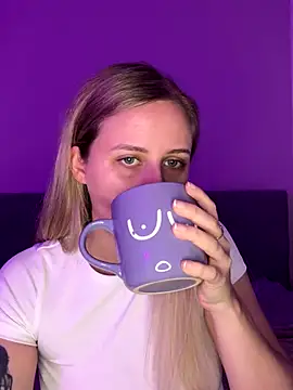 lunawolf21 online show from December 2025 07:35:01 AM