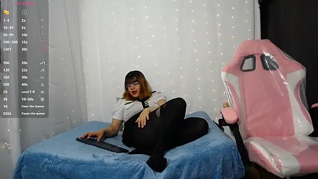 Niuk mei online show from November 2025 05:44:02 PM