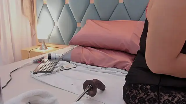 isabella walton online show from February 2026 11:22:01 AM