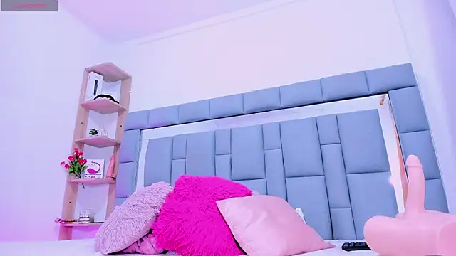 Snapshot of vivianne_scott chatting on March 2025 12:16:01 PM vivianne scott online show from March 2025 12:16:01 PM