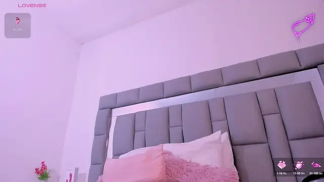 Snapshot of vivianne_scott chatting on September 2025 12:10:02 PM vivianne scott online show from September 2025 12:10:02 PM