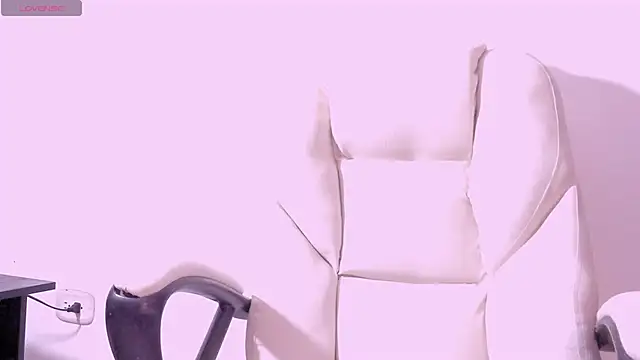 Snapshot of vivianne_scott chatting on October 2025 12:38:01 PM vivianne scott online show from October 2025 12:38:01 PM