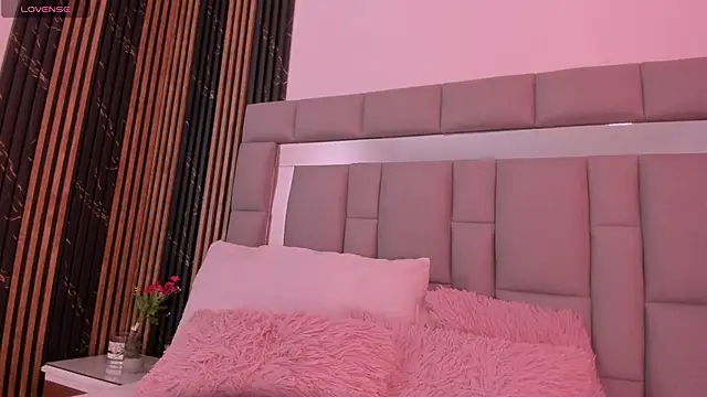 Snapshot of vivianne_scott chatting on October 2025 12:39:01 PM vivianne scott online show from October 2025 12:39:01 PM