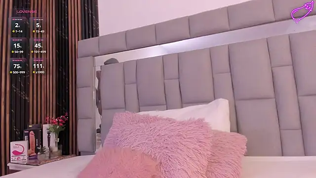 Snapshot of vivianne_scott chatting on November 2025 12:04:01 PM vivianne scott online show from November 2025 12:04:01 PM