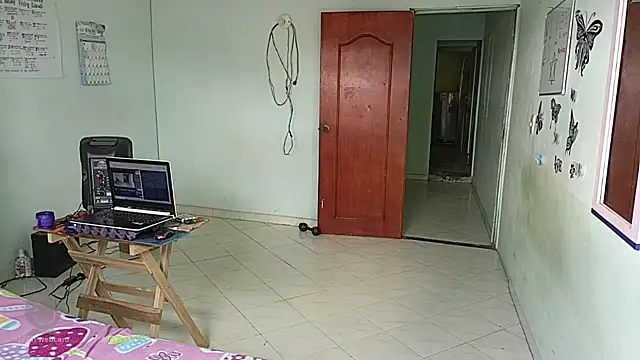 luxandracon23 online show from February 2025 07:52:01 PM