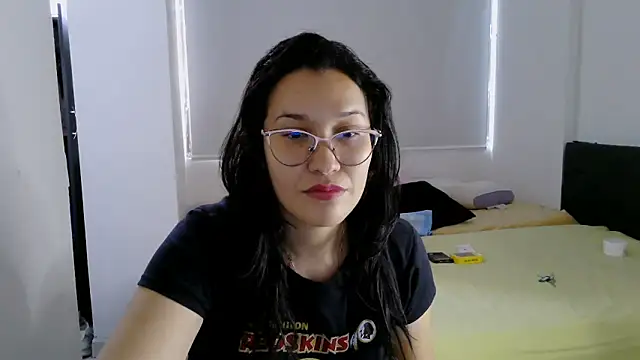 luxandracon23 online show from October 2025 05:34:01 PM