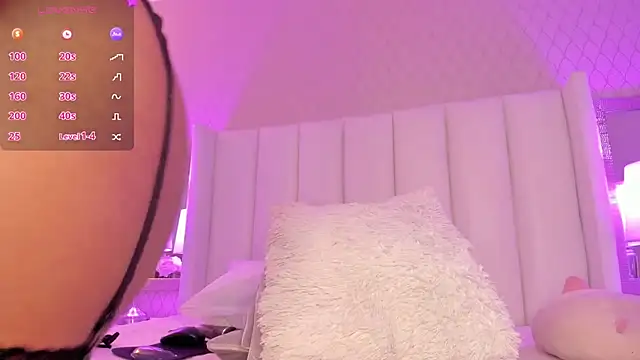 Snapshot of SophiaSmiiths_ chatting on February 2025 06:43:01 AM SophiaSmiiths online show from February 2025 06:43:01 AM