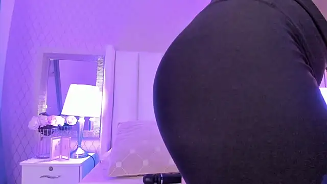 Snapshot of SophiaSmiiths_ chatting on February 2025 08:25:02 PM SophiaSmiiths online show from February 2025 08:25:02 PM