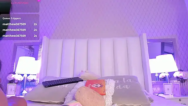 Snapshot of SophiaSmiiths_ chatting on February 2025 08:00:02 PM SophiaSmiiths online show from February 2025 08:00:02 PM