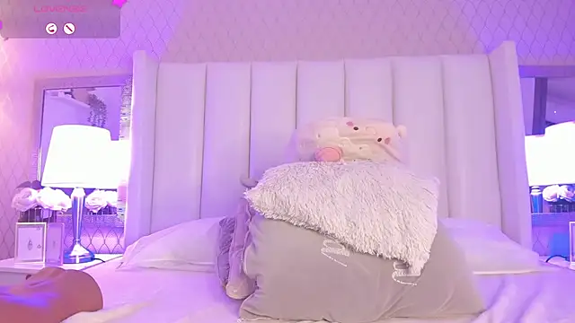 Snapshot of SophiaSmiiths_ chatting on February 2025 02:10:02 AM SophiaSmiiths online show from February 2025 02:10:02 AM