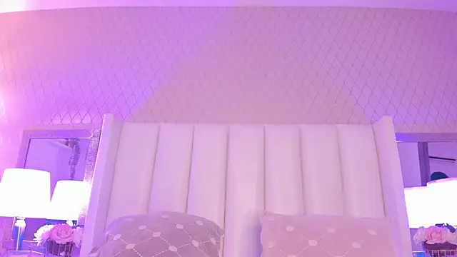 Snapshot of SophiaSmiiths_ chatting on October 2025 09:05:02 PM SophiaSmiiths online show from October 2025 09:05:02 PM