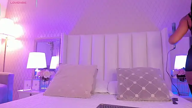 Snapshot of SophiaSmiiths_ chatting on November 2025 09:04:02 PM SophiaSmiiths online show from November 2025 09:04:02 PM