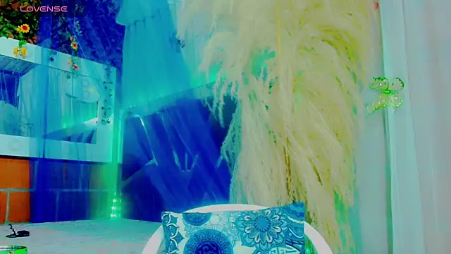 nauthyvalentina online show from April 2026 08:02:01 PM