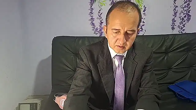 yazforeSolo online show from November 2025 02:27:02 PM