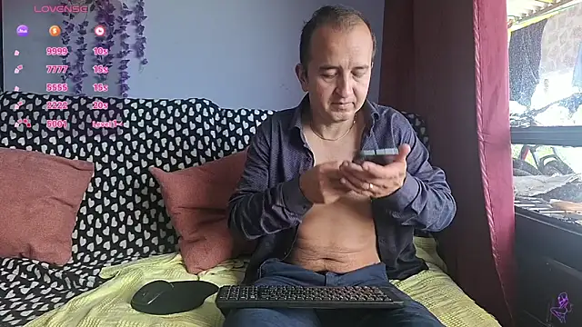 yazforeSolo online show from December 2025 02:22:02 PM