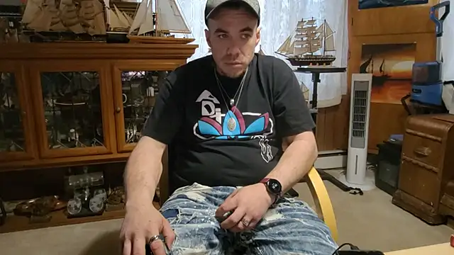 ScubaStevex online show from April 2026 11:32:02 PM