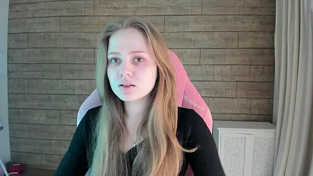Snapshot of SelinSwarovski chatting on April 2026 04:21:02 PM SelinSwarovski online show from April 2026 04:21:02 PM