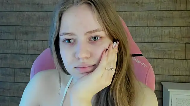 Snapshot of SelinSwarovski chatting on May 2026 04:14:01 PM SelinSwarovski online show from May 2026 04:14:01 PM