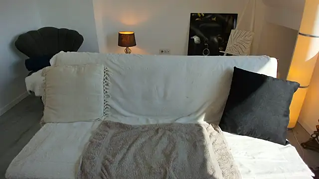 Arya Shinex online show from March 2025 11:51:01 AM