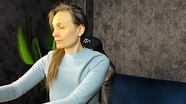 Lillian White online show from April 2026 12:57:02 AM