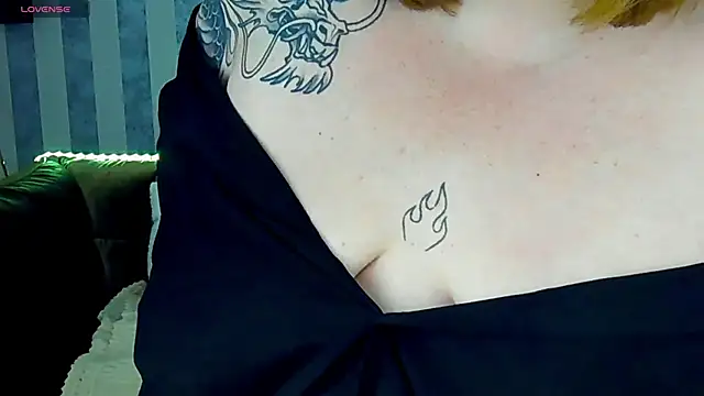 ZaraReignn online show from December 2024 03:42:01 AM