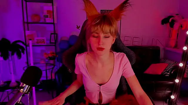 LuxRayi online show from January 2025 11:58:02 AM