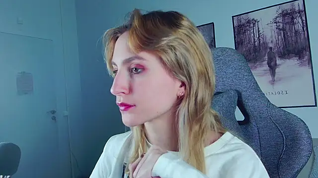 LuxRayi online show from February 2025 06:08:02 PM