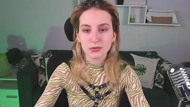 LuxRayi online show from March 2025 05:58:02 PM