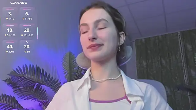 Snapshot of LuxRayi chatting on January 2026 02:48:01 AM LuxRayi online show from January 2026 02:48:01 AM