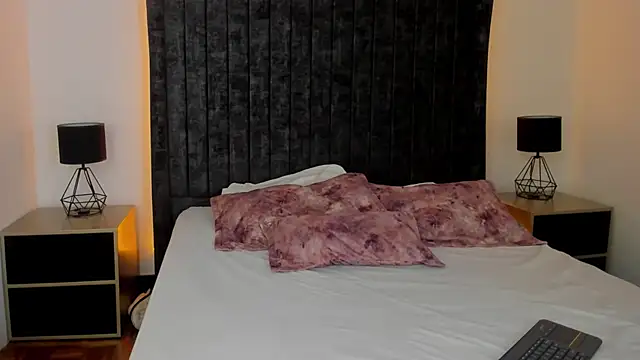 NataGarcia online show from September 2025 04:40:02 PM