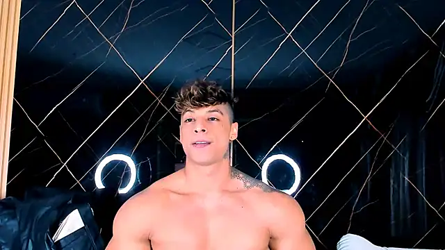 Owen Muzcle online show from October 2025 05:24:02 PM