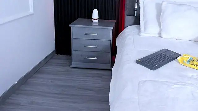 MiiaaMoonroee online show from February 2025 07:00:02 AM