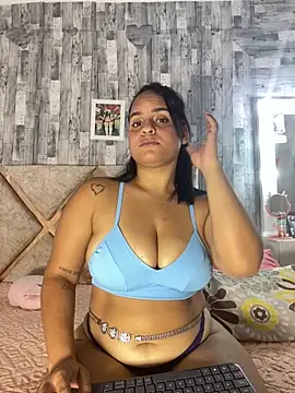 Snapshot of Violetrousse chatting on May 2026 06:57:02 PM Violetrousse online show from May 2026 06:57:02 PM